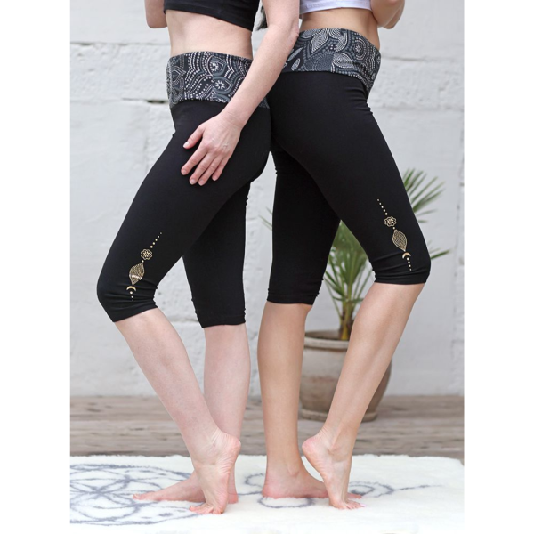 Spirit of Om Yoga Leggings Capri Madhya Maui